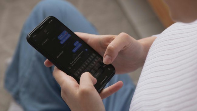 El 22% de los chilenos considera más importante su celular que a la familia, según estudio