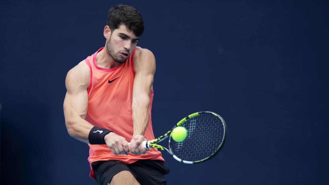 Carlos Alcaraz tuvo un debut victorioso en el ATP de Beijing