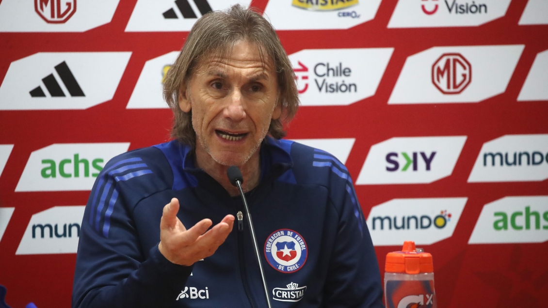 Ricardo Gareca entrega la nómina de la Roja para duelos ante Brasil y Colombia