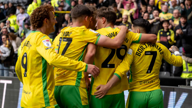 Norwich contó con Marcelino Núñez en su reñida victoria contra Derby County