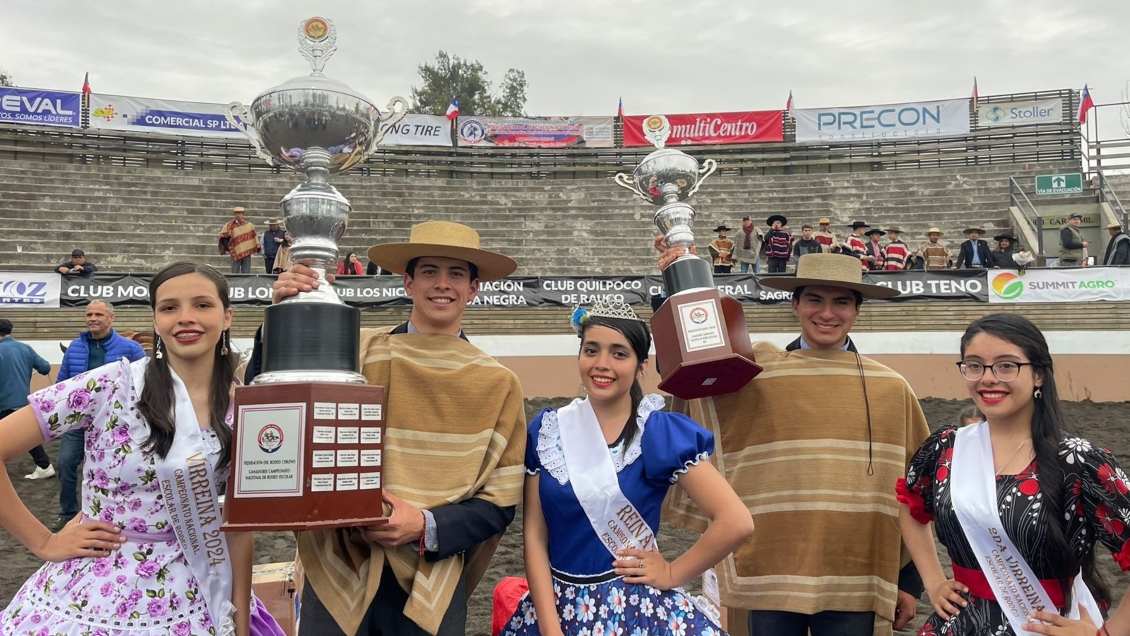 Agustín Escobedo y José Tomás Alvayay se alzaron como campeones escolares de rodeo