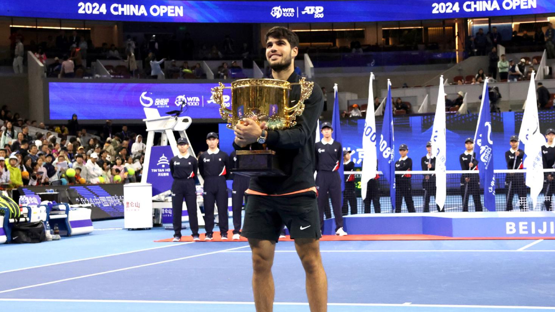 Alcaraz frenó a Sinner y alzó el título en Beijing
