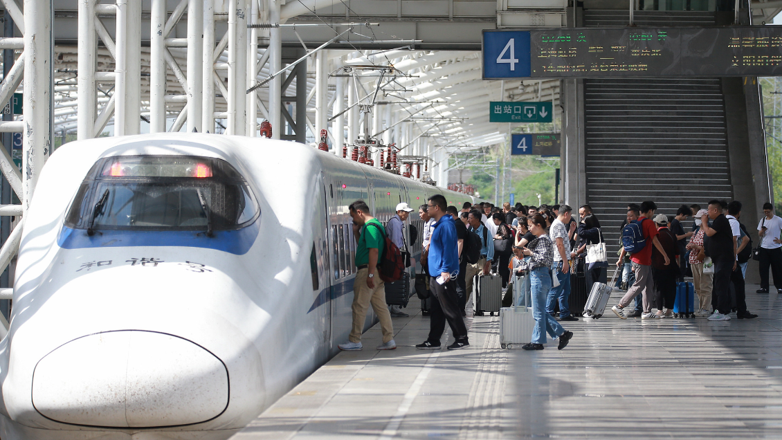 Récord de viajeros en el sistema ferroviario chino en el primer día de semana vacacional