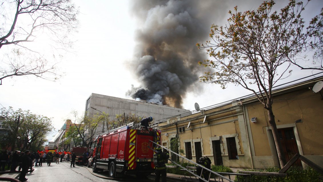 Incendio en bodega de Barrio República logró ser contenido