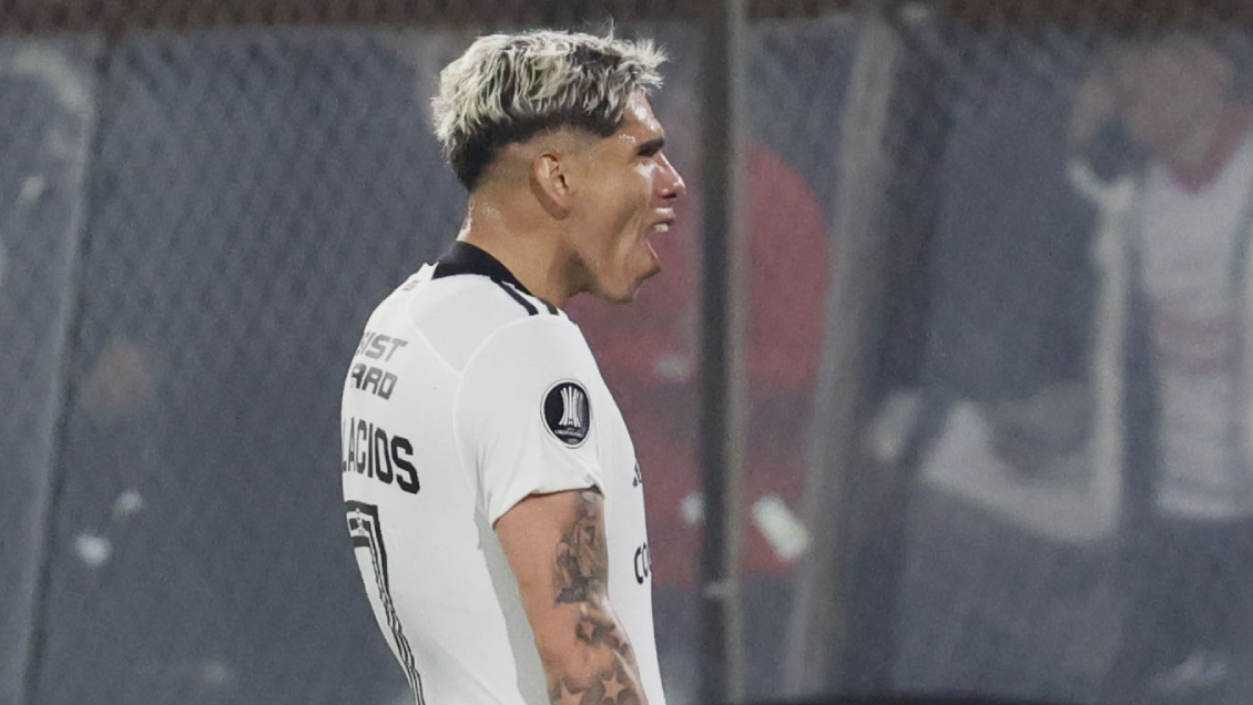 ¿Se puso nerviosa? Carlos Palacios coqueteó con entrevistadora y fue tendencia