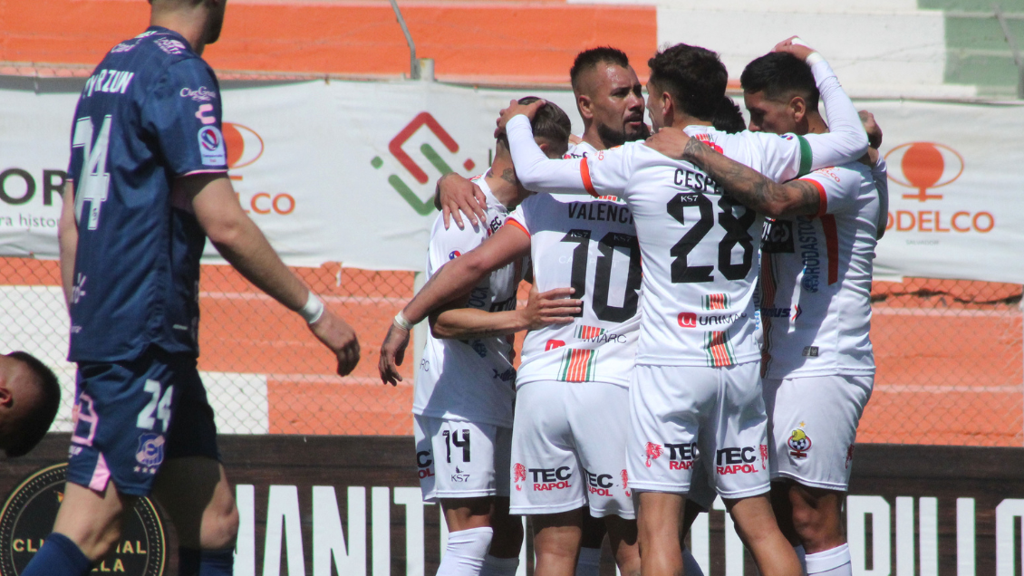 Cobresal venció a Everton en los minutos finales y escapó de la zona de descenso