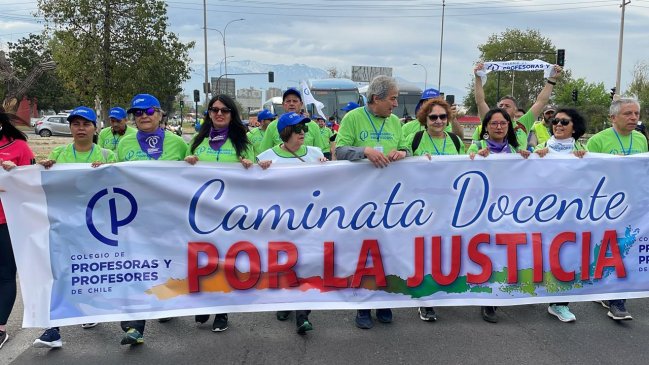 Profesores emprenden marcha por la educación desde Santiago hacia el Congreso