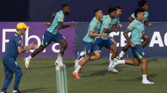 Brasil, mermada por las bajas, partió entrenamientos con miras al partido ante Chile
