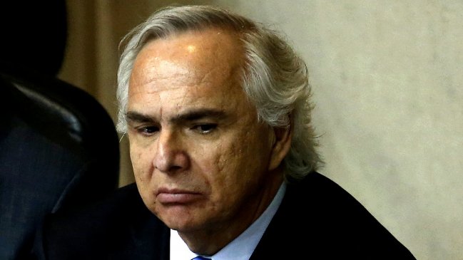 Chadwick renunció a la UDI, se querelló y pidió desafuero de 10 diputados