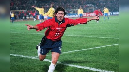   Bajo la batuta de Salas: El inolvidable triunfo de Chile sobre Brasil en el camino a Japón y Corea 