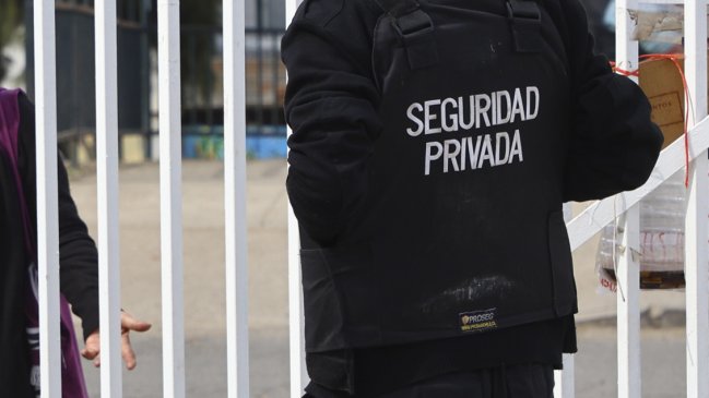 Avanza la idea de tener vigilantes armados en los centros de salud