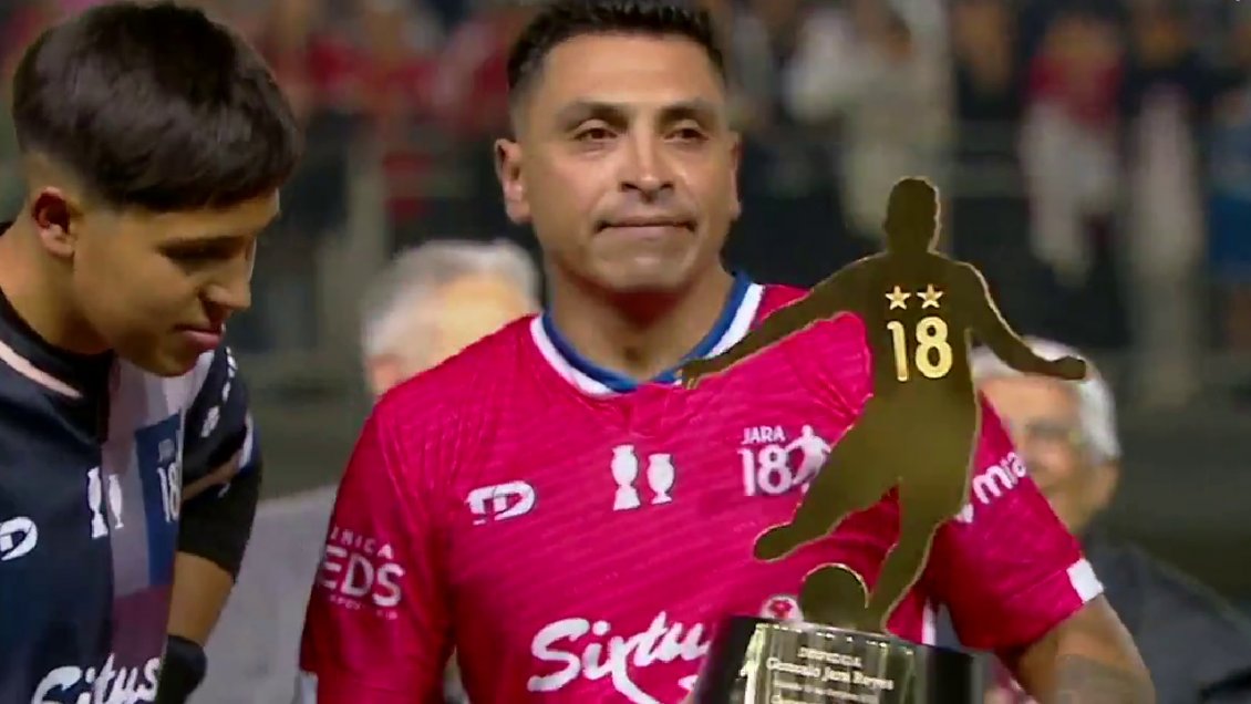 Gonzalo Jara se emocionó hasta las lágrimas en su despedida del fútbol profesional