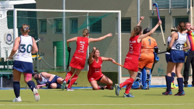 Las Diablas +40 golearon a Escocia en el Mundial Masters de Hockey Césped