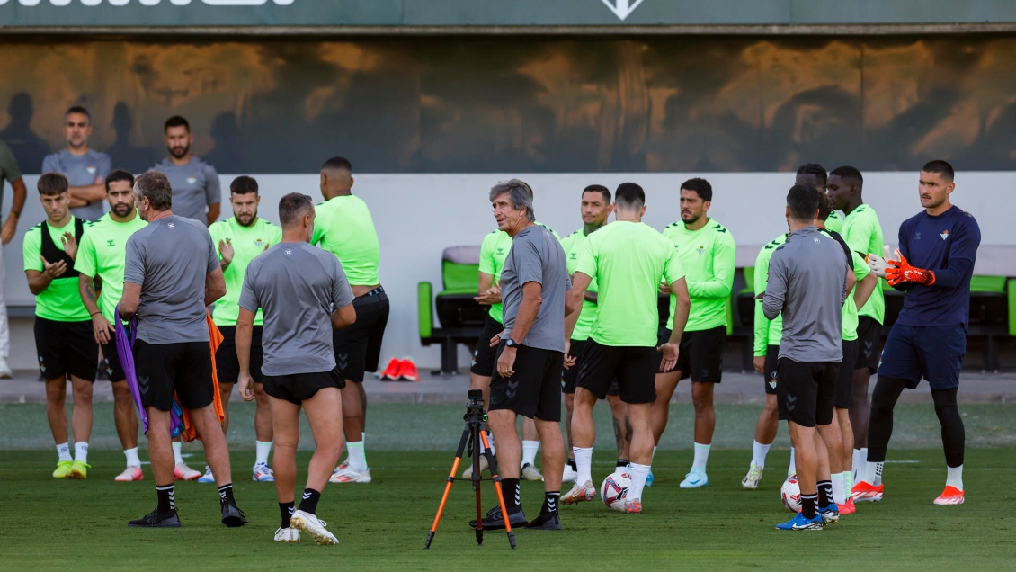Manuel Pellegrini se reintegró a su trabajo al mando de Real Betis