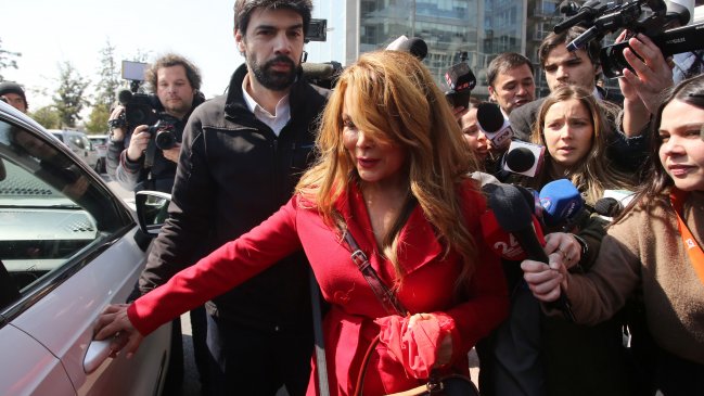 La UDI reaccionó al contenido para adultos de Cathy Barriga