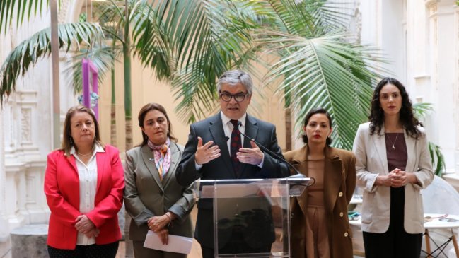 Gobierno anuncia indicaciones para concesiones marítimas y legislación patrimonial