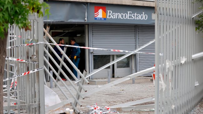 Explosión destruyó sucursal de BancoEstado en Puente Alto