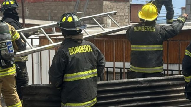 Fuego destruyó inmueble en el sector norte de Antofagasta