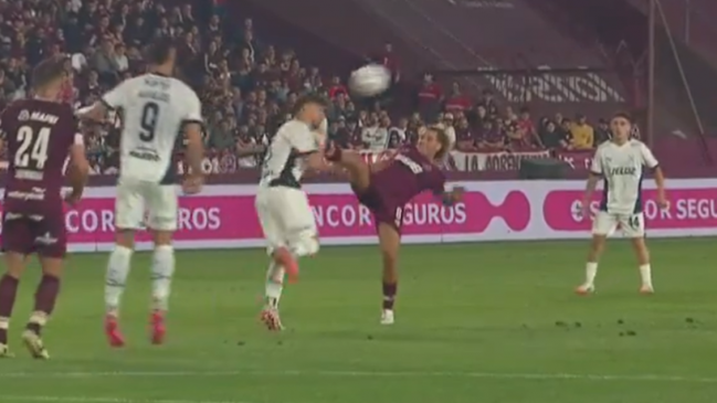 [VIDEO] Felipe Loyola recibió un feroz planchazo en el rostro contra Lanús