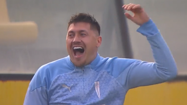 Nicolás Castillo celebró con euforia el gol de Zampedri en el clásico con la U
