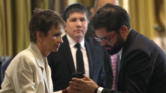 Caso Monsalve mina la aprobación de Boric y Tohá, según Cadem