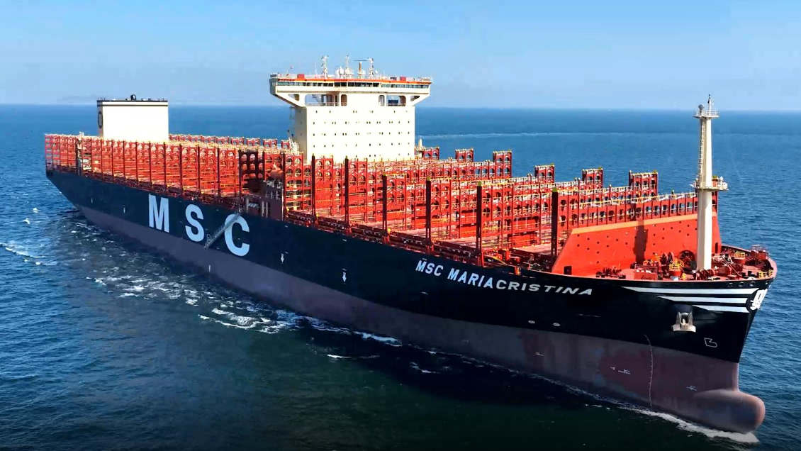 China entrega buque portacontenedores de desarrollo nacional a base de gas natural licuado