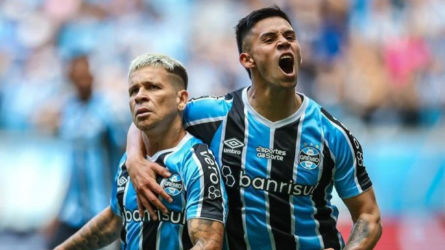 Alexander Aravena dio una asistencia en triunfo clave de Gremio sobre Atlético Goiaenense
