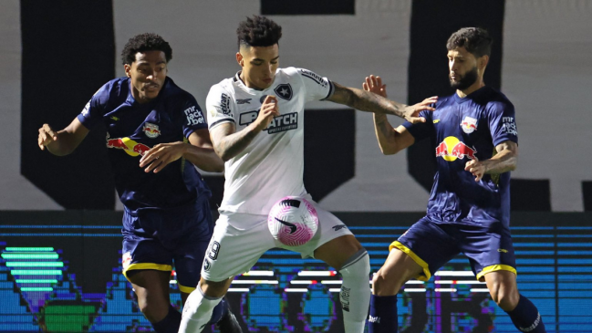 Botafogo ganó a última hora y aumentó su ventaja como líder en la Liga brasileña