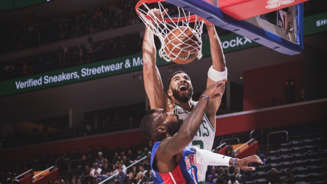 Los Celtics despertaron a tiempo contra Pistons para mantenerse invictos