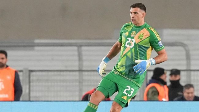 Emiliano Martínez ganó por segunda vez el premio Yashin al mejor arquero del mundo