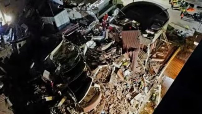 Un edificio de 10 pisos se desplomó en Argentina y buscan a personas atrapadas