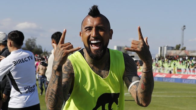 La provocativa reacción de Vidal tras nuevo video de Almirón en el duelo con Huachipato