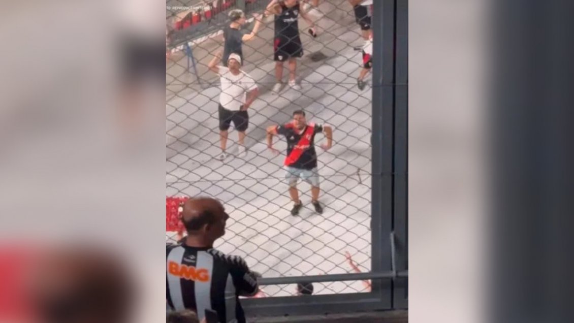 [VIDEO] Barrista de River Plate hizo gestos racistas contra los hinchas de Atlético Mineiro