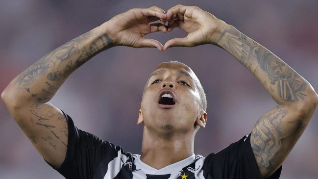 [VIDEO] Con tapones para los oídos y gestos: El 