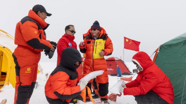 Científicos chinos extraen el núcleo de hielo más largo del mundo por fuera de las regiones polares