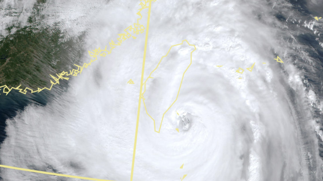 Taiwán se prepara para recibir el tifón Kong-rey, de vientos sobre 226 km/h y el mayor en tres décadas