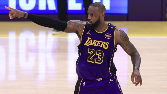 LeBron James pidió el voto por la demócrata Kamala Harris