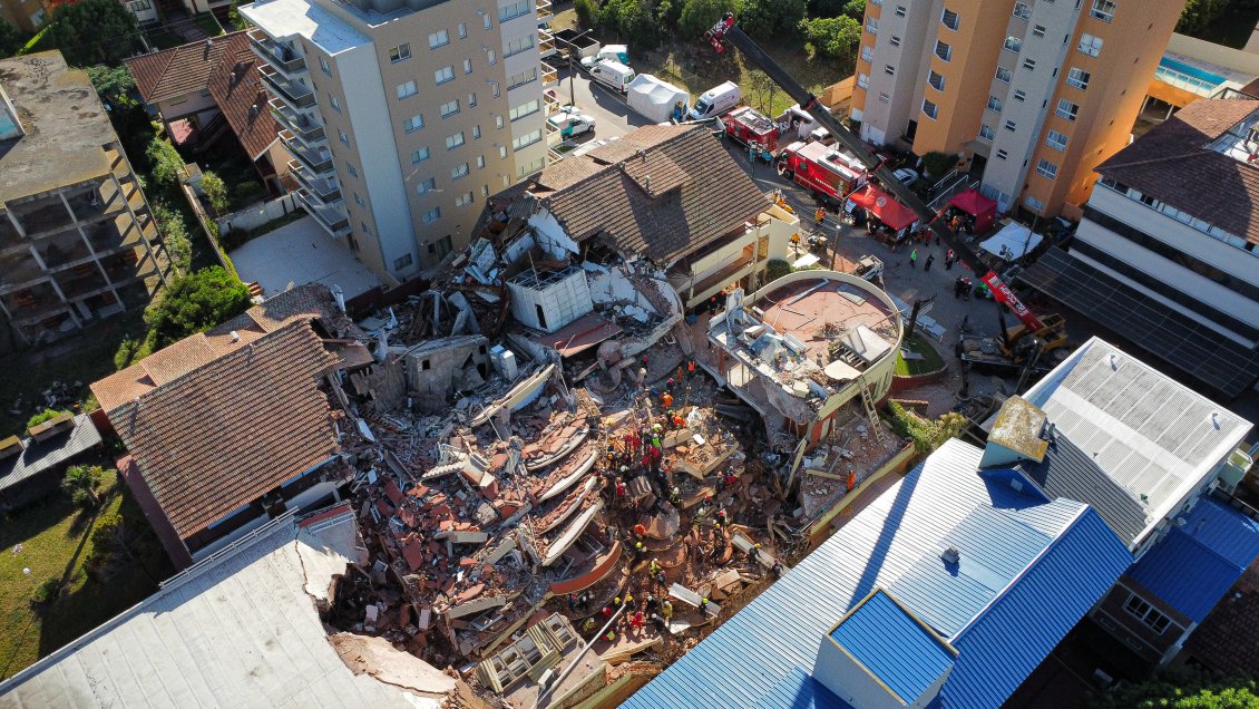Argentina: Dueña de hotel derrumbado fue hallada muerta entre los escombros