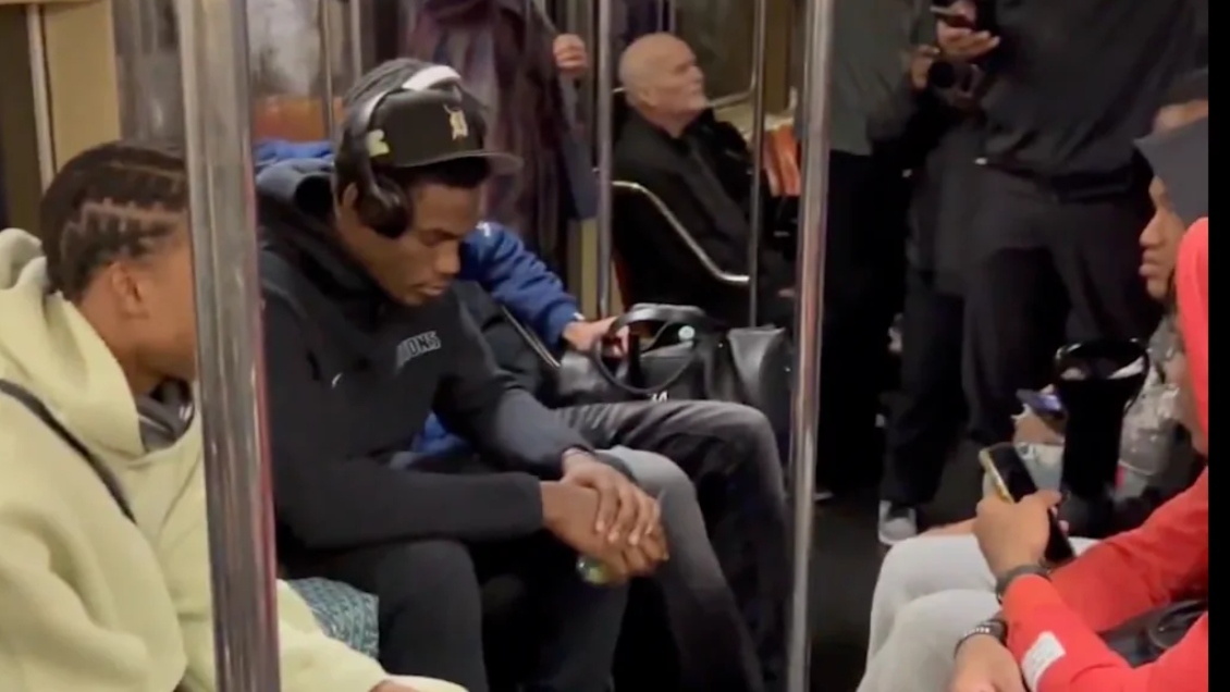 [VIDEO] Jugadores de la NBA debieron viajar en metro para su partido en Brooklyn