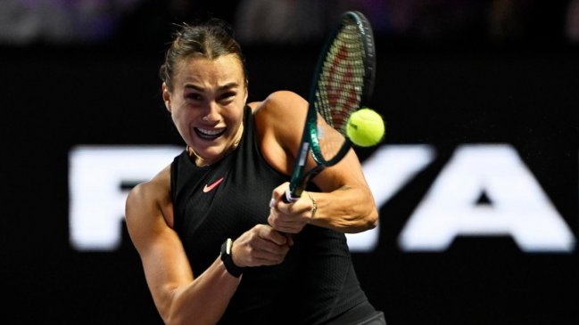 Aryna Sabalenka se metió entre las cuatro mejores de las Finales de la WTA