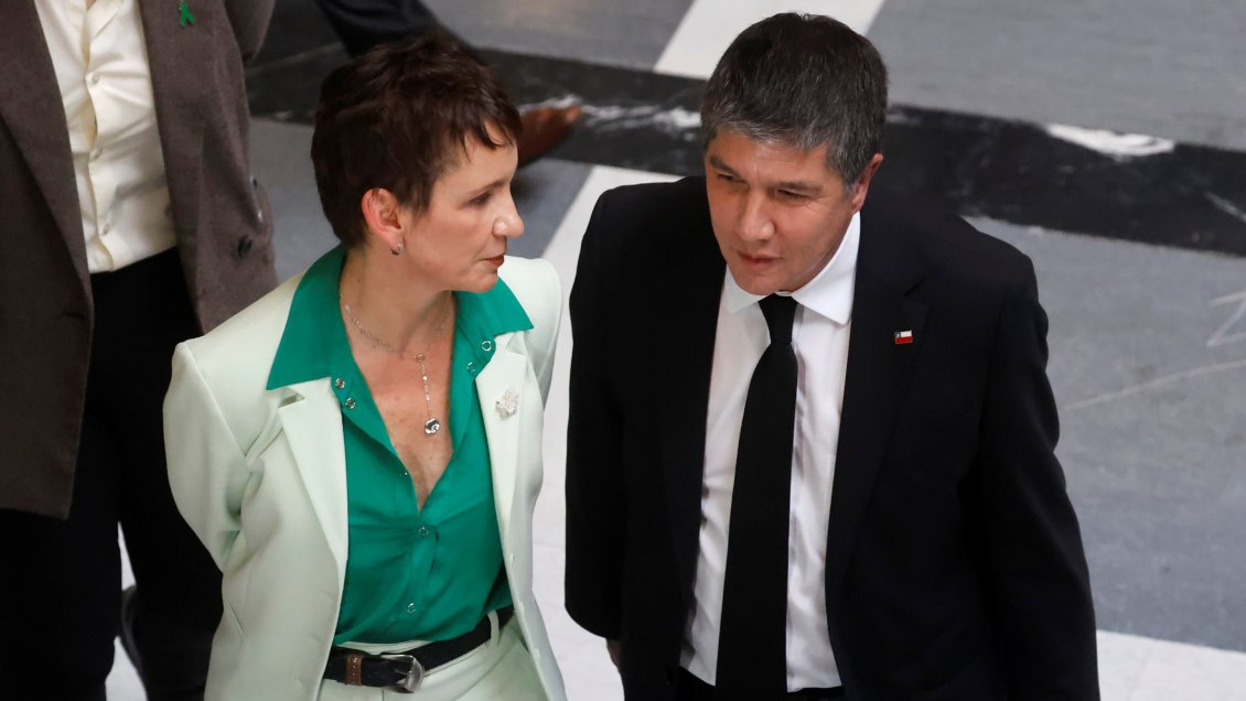 Abogada se querelló contra Monsalve y Tohá por infracción a la Ley de Inteligencia