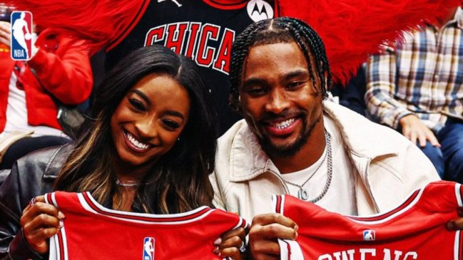 [VIDEO] Simone Biles fue homenajeada en duelo de los Bulls en la NBA