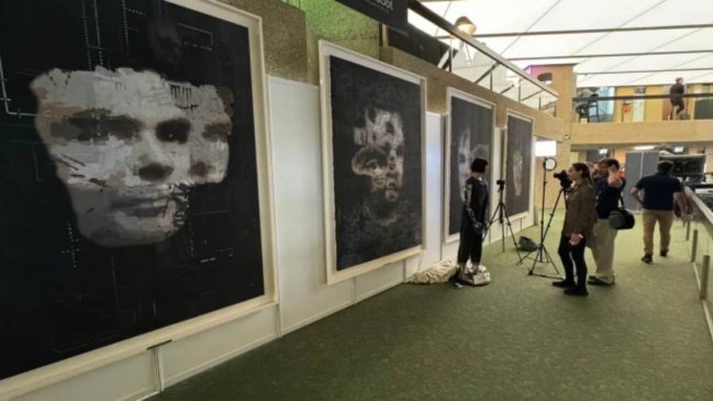 Obra de arte hecha por robot con inteligencia artificial se vendió por más de mil millones de pesos
