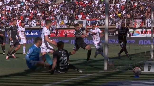 [VIDEO] Colo Colo pidió gol en un balón despejado desde la línea por Copiapó