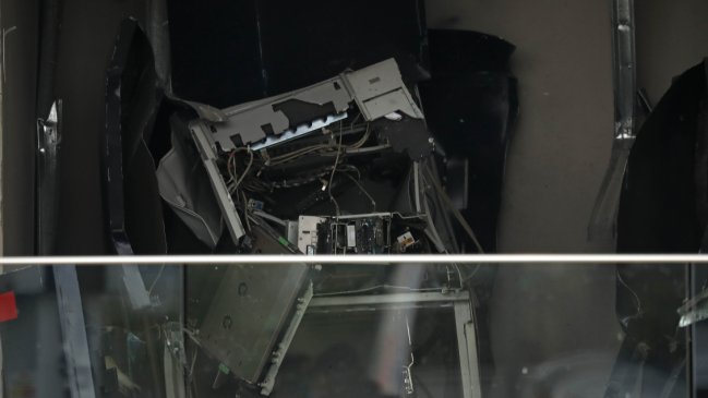 Robo de cajeros: Explosión destruyó servicentro en Pudahuel