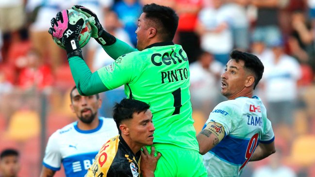 Arbitro Juan Lara reportó a hinchas de la UC por proyectil que golpeó a Miguel Pinto