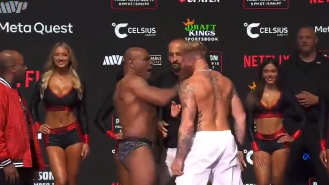 [VIDEO] Mike Tyson abofeteó a Jake Paul en la ceremonia de pesaje