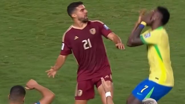 [VIDEO] Alexander González se perderá el partido con Chile por agredir a Vinicius en el rostro