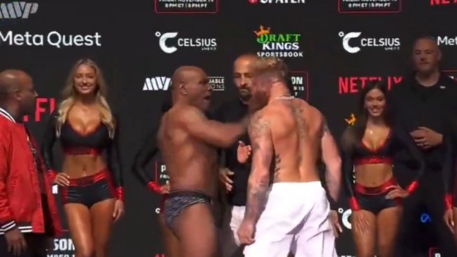 [VIDEO] Mike Tyson abofeteó a Jake Paul en la ceremonia de pesaje