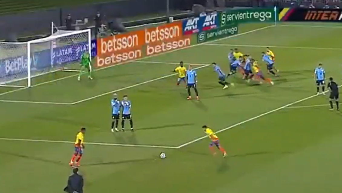 [VIDEO] Juan Fernando Quintero clavó un tiro libre ante Uruguay